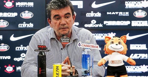 Andrés diz a conselheiros do Corinthians que tentará novo acordo com a Caixa