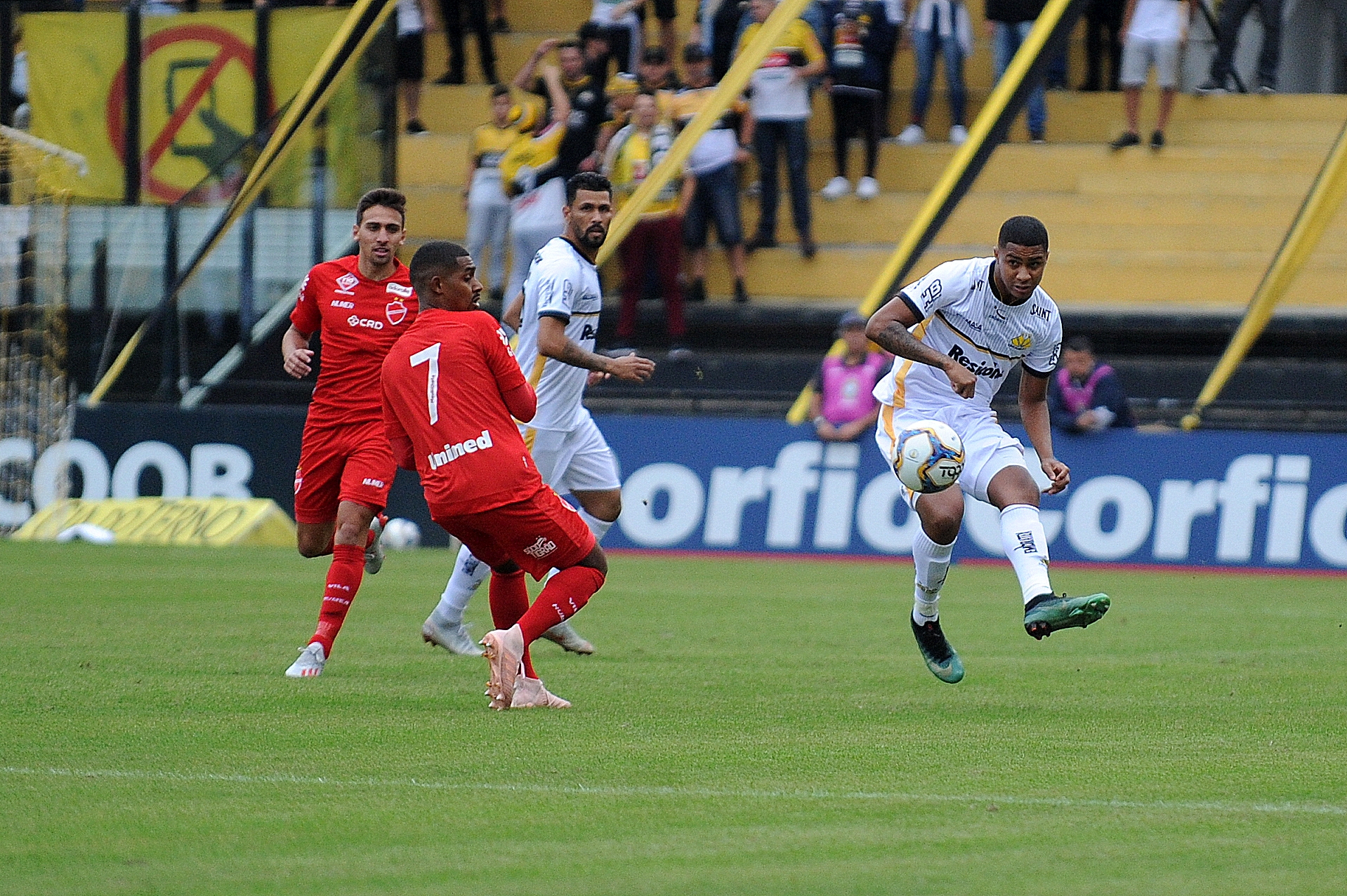 Vila Nova x Criciúma – Confronto direto contra o rebaixamento