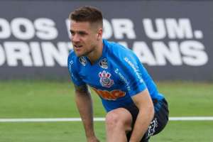 Queda de rendimento de Junior Urso abre espaço para Ramiro no Corinthians