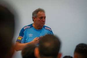 Abel Braga minimiza invasão da torcida do Cruzeiro durante treinamento