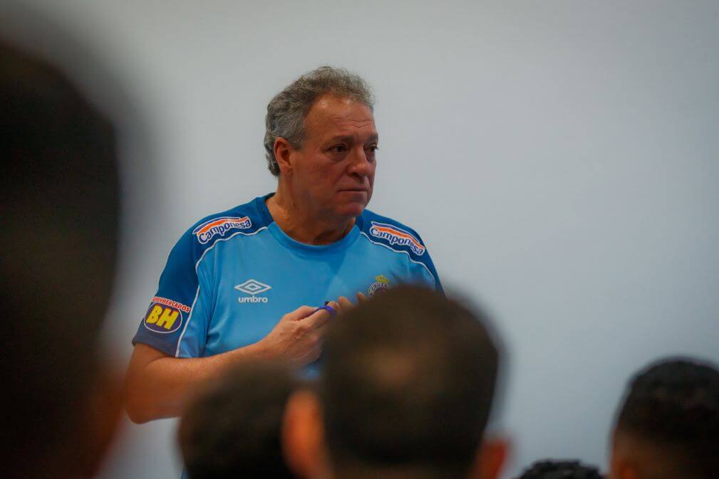 Abel Braga minimiza invasão da torcida do Cruzeiro durante treinamento