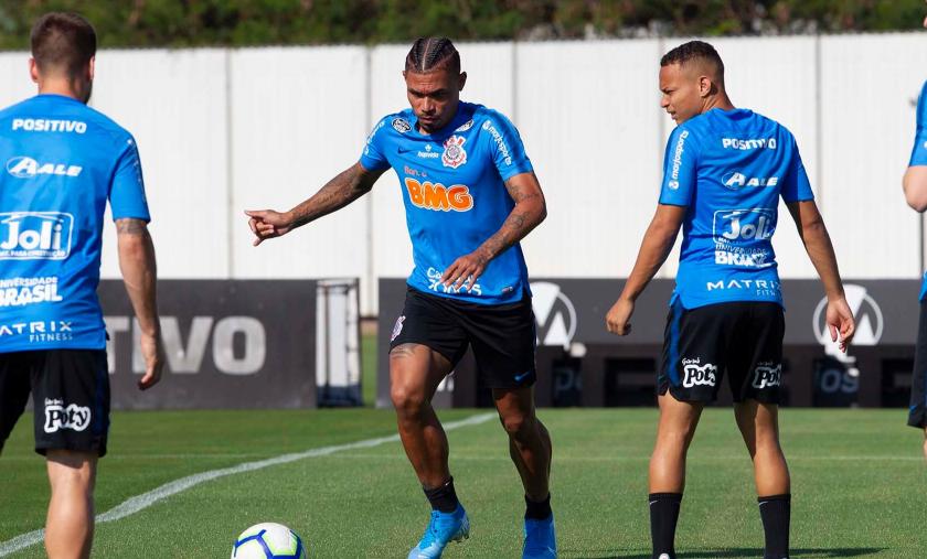 Corinthians viaja com 24 jogadores para duelos com Chapecoense e Grêmio