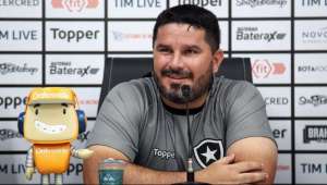 Alvo de protestos, Barroca tem semana decisiva à frente do Botafogo