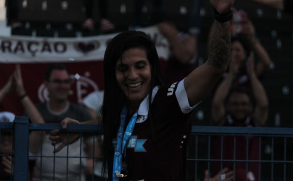 ‘Espero servir de inspiração’, diz 1ª técnica campeã brasileira no futebol