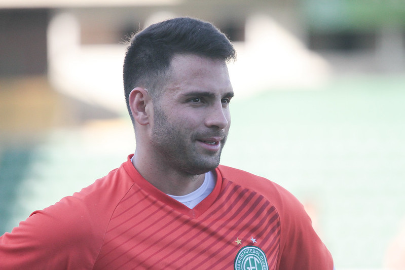 Série B: Atleta mais acionado do banco, Filipe Cirne ganha vida com Thiago Carpini