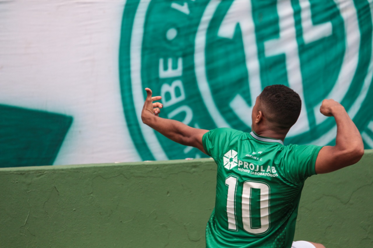 Indicado por técnico do sub-20, Santos mira contratação de talismã do Guarani