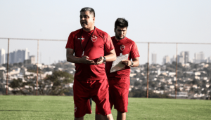 Série B: Balançando no cargo, Cabo analisa empate do Vila: 