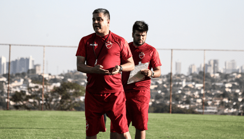 Série B: Balançando no cargo, Cabo analisa empate do Vila: “Não foi desastre”