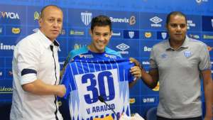 Ex-Vasco e Cruzeiro, atacante chega ao Avaí: 