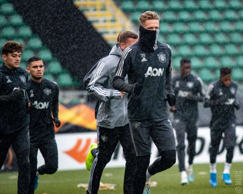 Lesionado, Pogba desfalcará Manchester United em jogo na Holanda pela Liga Europa