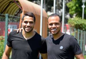 Luis Fabiano e Alan Kardec acompanham treino do São Paulo com Pato em campo