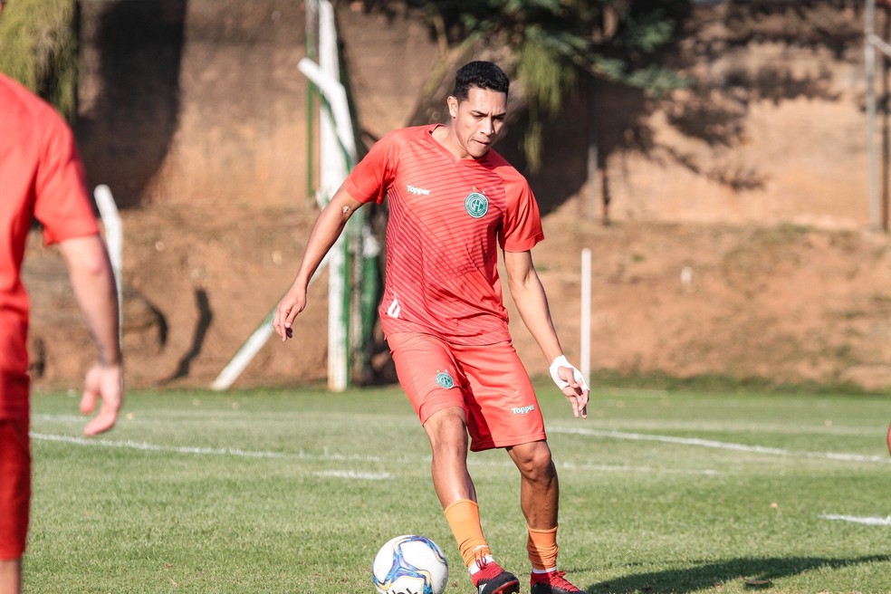 Volante do Guarani tem lesão identificada e ficará fora por 4 semanas