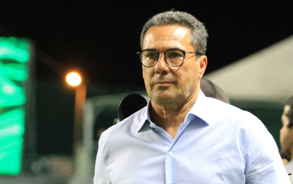O técnico Vanderlei Luxemburgo teve o nome gritado pela torcida do Vasco