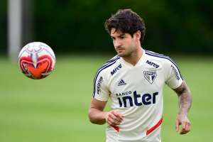 Pato recebe atenção especial de Diniz para tentar deslanchar no São Paulo