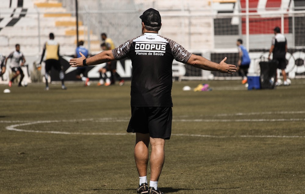 Série B: Gilson Kleina projeta pontuar em Ribeirão Preto para manter Ponte na briga por G4
