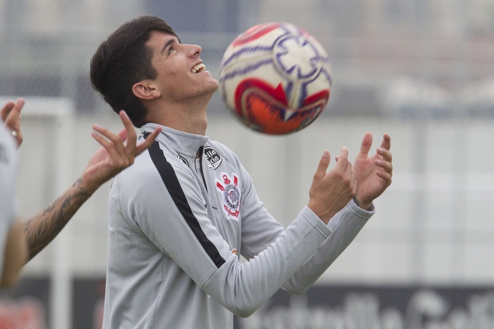Araos desafia curta história de gringos na Ponte; herói em dérbi, Gigena é exceção