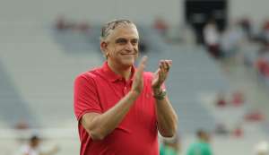 Presidente do Athletico-PR passa por nova cirurgia, mas passa bem e apresenta melhora