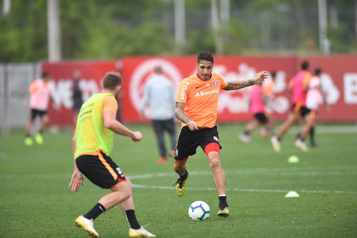 Odair fecha treino do Internacional e mantém indefinição sobre garotos