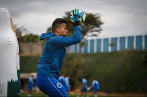 Goleiro admite incômodo com crise política no Cruzeiro e a vê reflexos dela no time