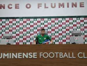 Em meio à indefinição entre CBF e Flu, lateral diz estar 'tranquilo'