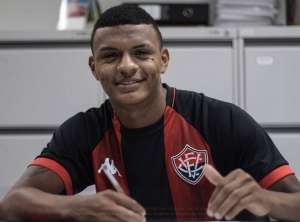 Série B: Xará de ex-atacante do Flamengo é oficializado pelo Vitória