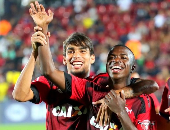 Ele ou ela? Ex-Flamengo será pai e vibra muito com surpresa. VÍDEO!