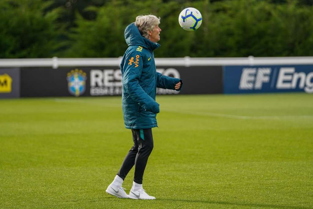 Marta festeja encontro com Pia na seleção e brinca: 'Treinar o meu sueco'