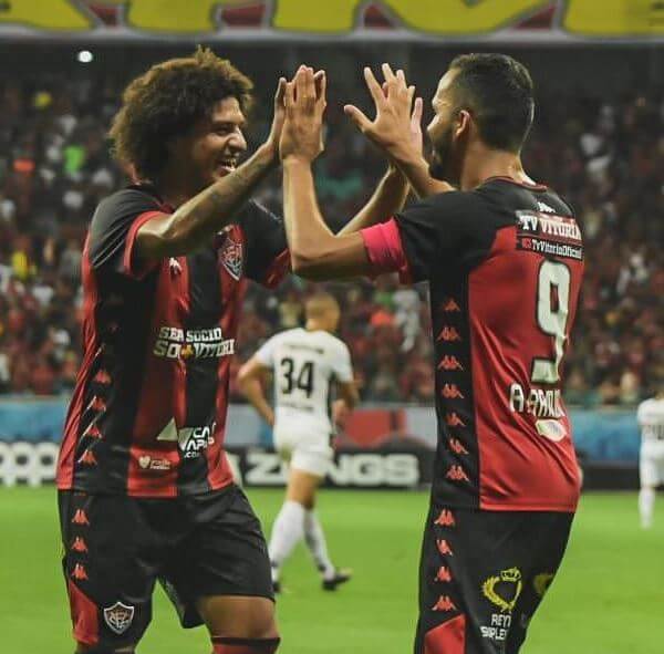 Vitória chegou a abrir 2 a 0, mas recuou demais no segundo tempo e sofreu o empate