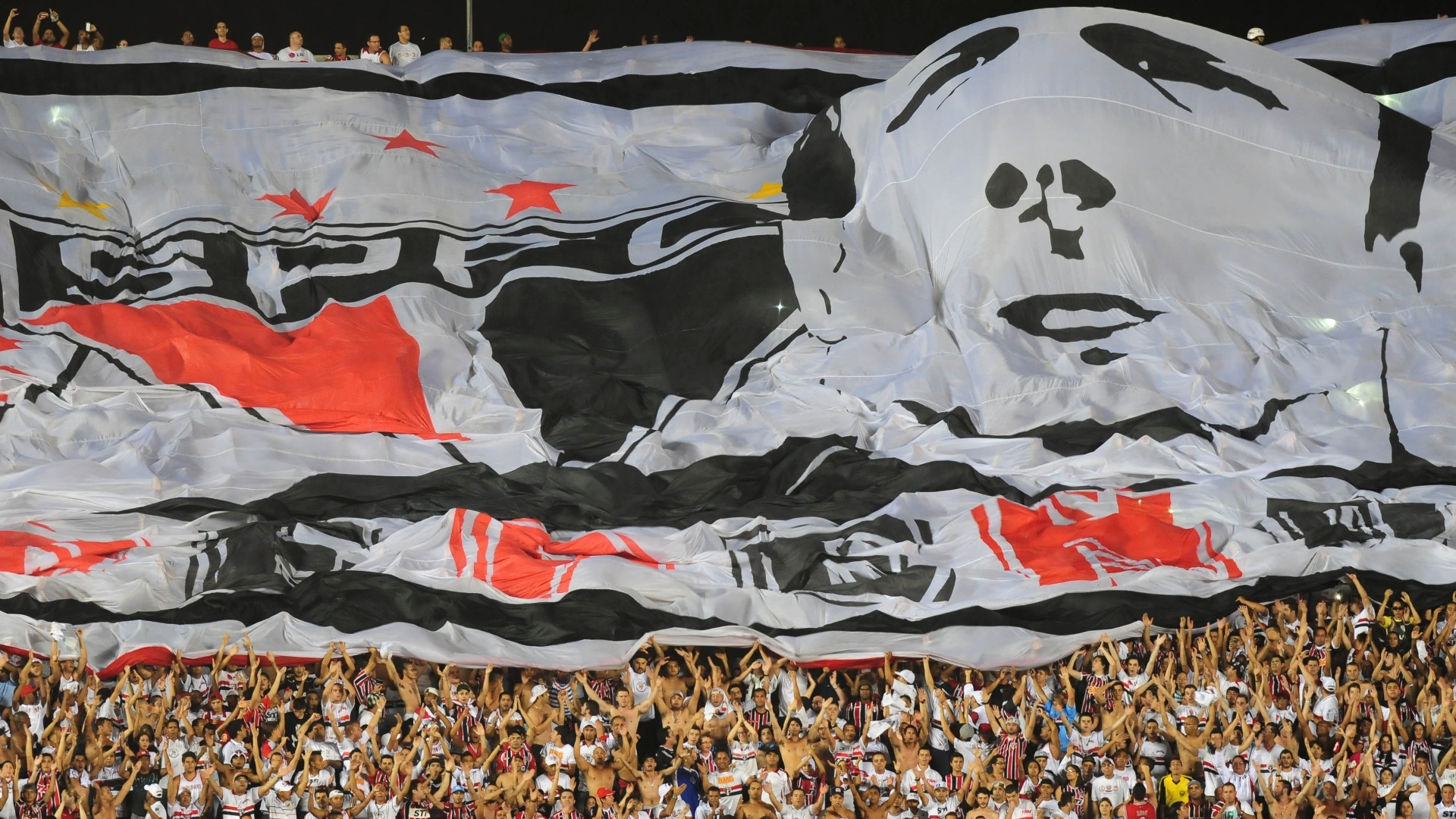 Torcidas do São Paulo pretendem homenagear Rogério Ceni com bandeiras no gramado