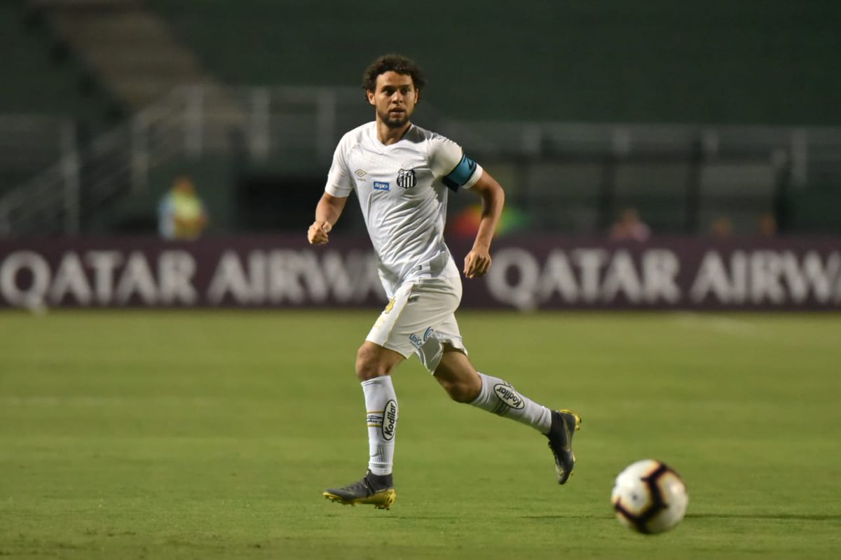 Lateral exalta qualidades do Vasco, mas crê em vitória e arrancada santista