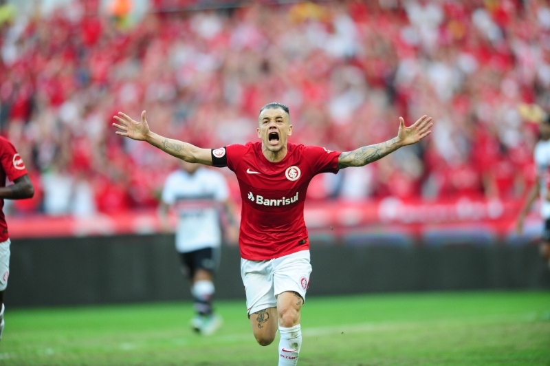 Ídolo argentino treina sem limitações e pode reforçar o Internacional em Belo Horizonte