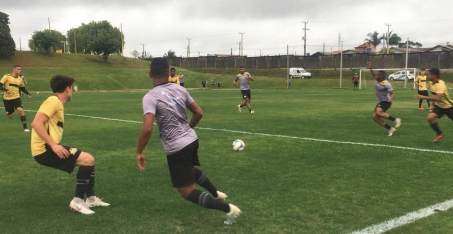 Série B: Roberto Cavalo vê reforços longe e afirma: “Criciúma tem identidade”