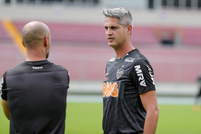 Rodrigo Santana esboça Atlético-MG com 3 zagueiros para enfrentar o Palmeiras