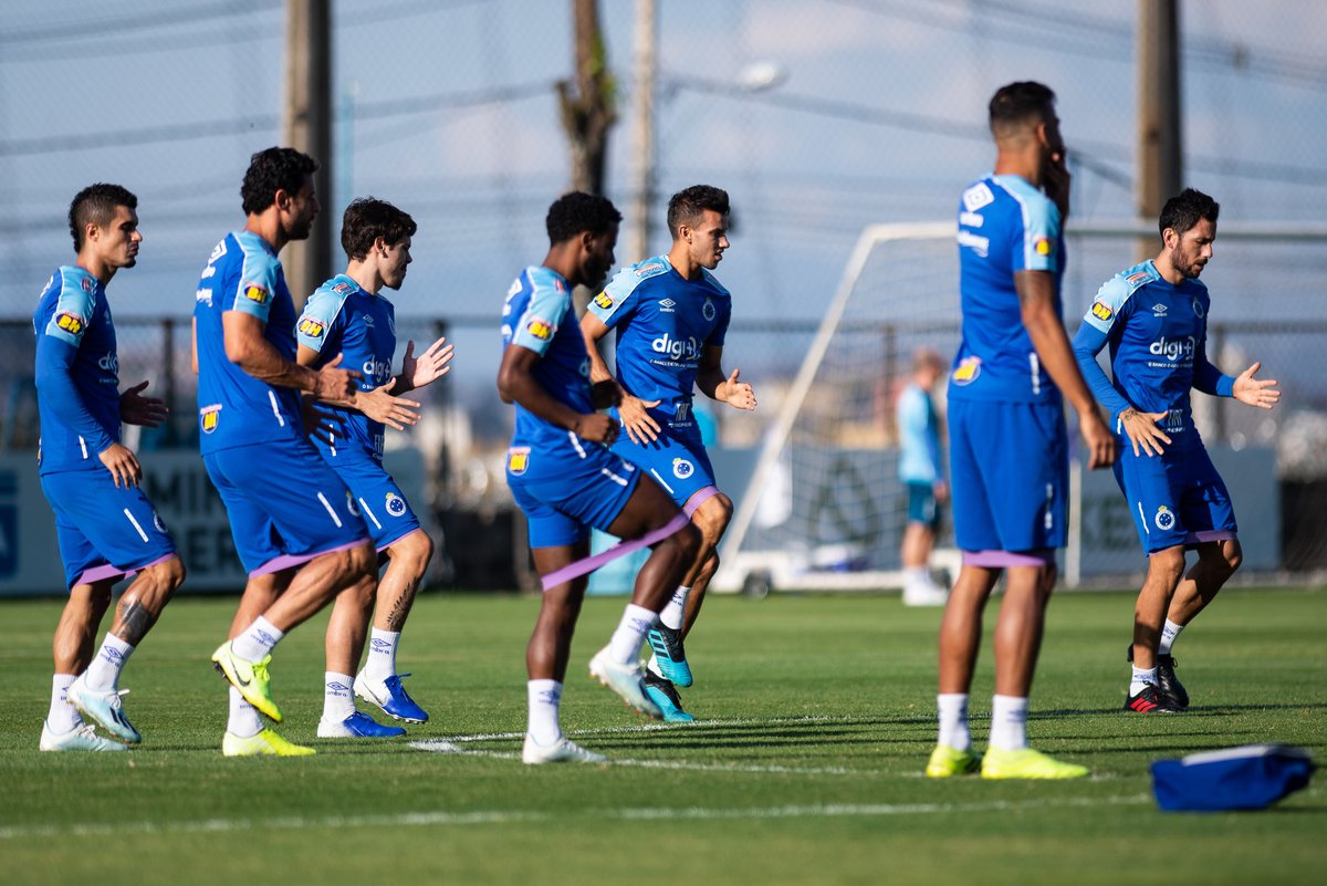 Apesar da má fase, Robinho exalta ‘ambiente mais alegre’ e semana do Cruzeiro