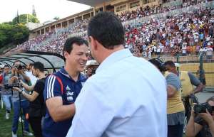 Diniz admite que 'está difícil' para o São Paulo brigar pelo título e exalta Ceni