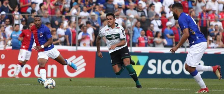 O Paraná levou a melhor no clássico e passou o Coritiba na tabela de classificação