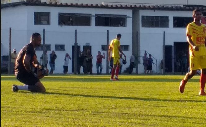 Bruno estreia em amistoso do Poços de Caldas com ‘tietagem’ e dores musculares