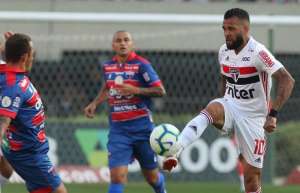 Lateral multicampeão rasga elogios ao novo treinador do São Paulo