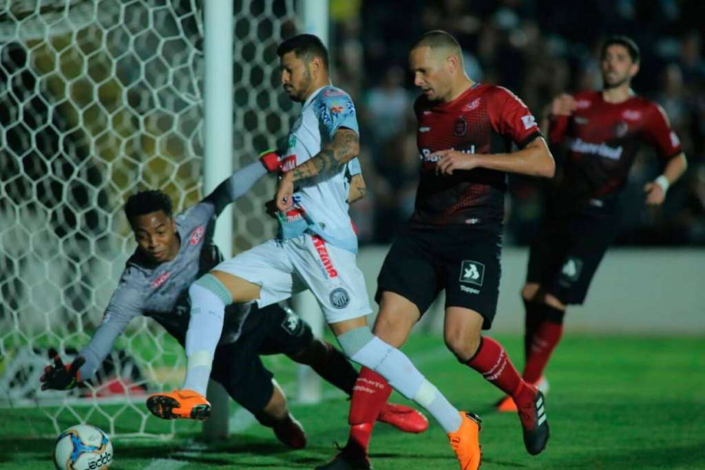 O zagueiro Leandro Camilo marcou os dois gols da vitória do Brasil em Ponta Grossa (Foto: Carlos Insaurriaga/GEB)