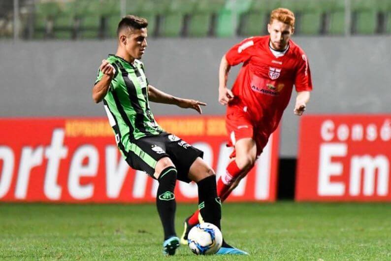 CRB perde ex-Ponte para sequência da Série B, mas contrata meia do Atlético-MG