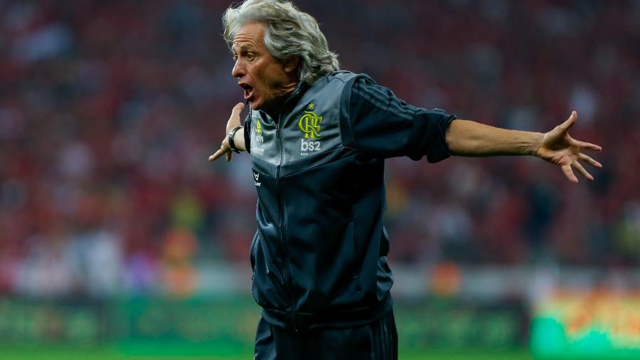 Jorge Jesus lamenta maratona de jogos, mas não quer poupar: “CBF deveria proibir”