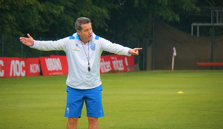 Ousado, Argel Fucks celebra vitória do CSA em confronto direto: ‘Repertório tático’