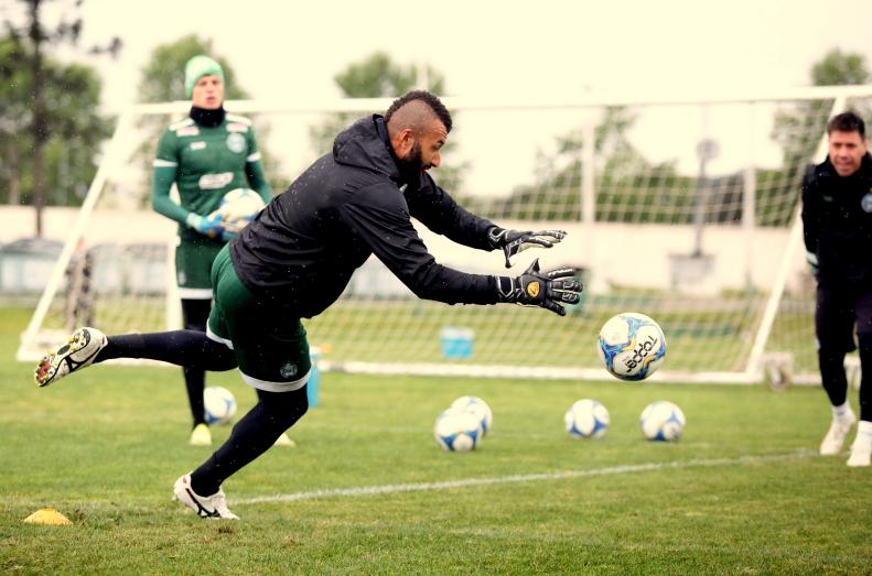 Coritiba terá volta de ex-goleiro do Flamengo para duelo ante Guarani pela Série B