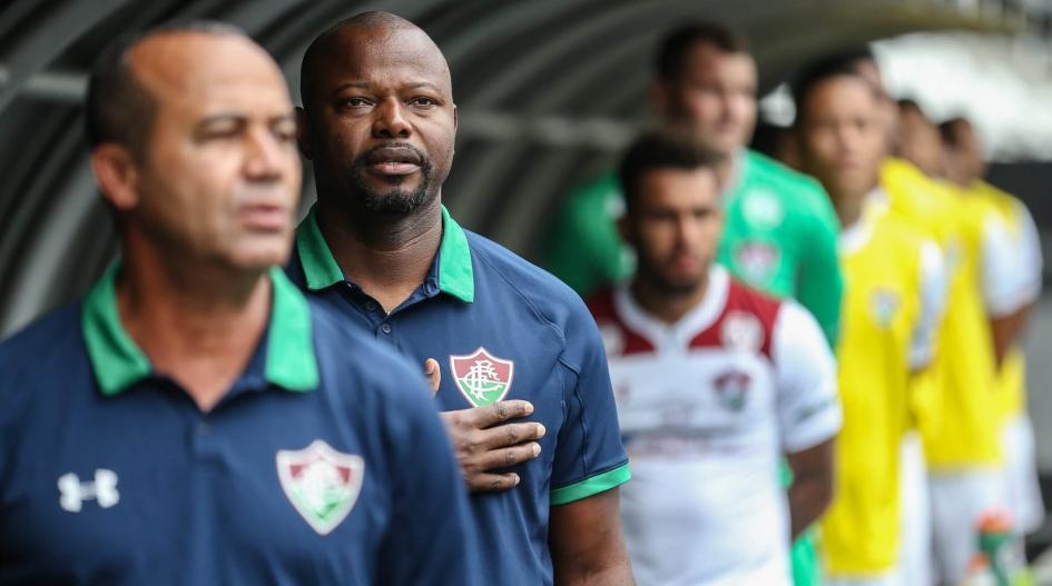 Susto! Família de técnico do Brasileirão é cercada por torcedores do Botafogo