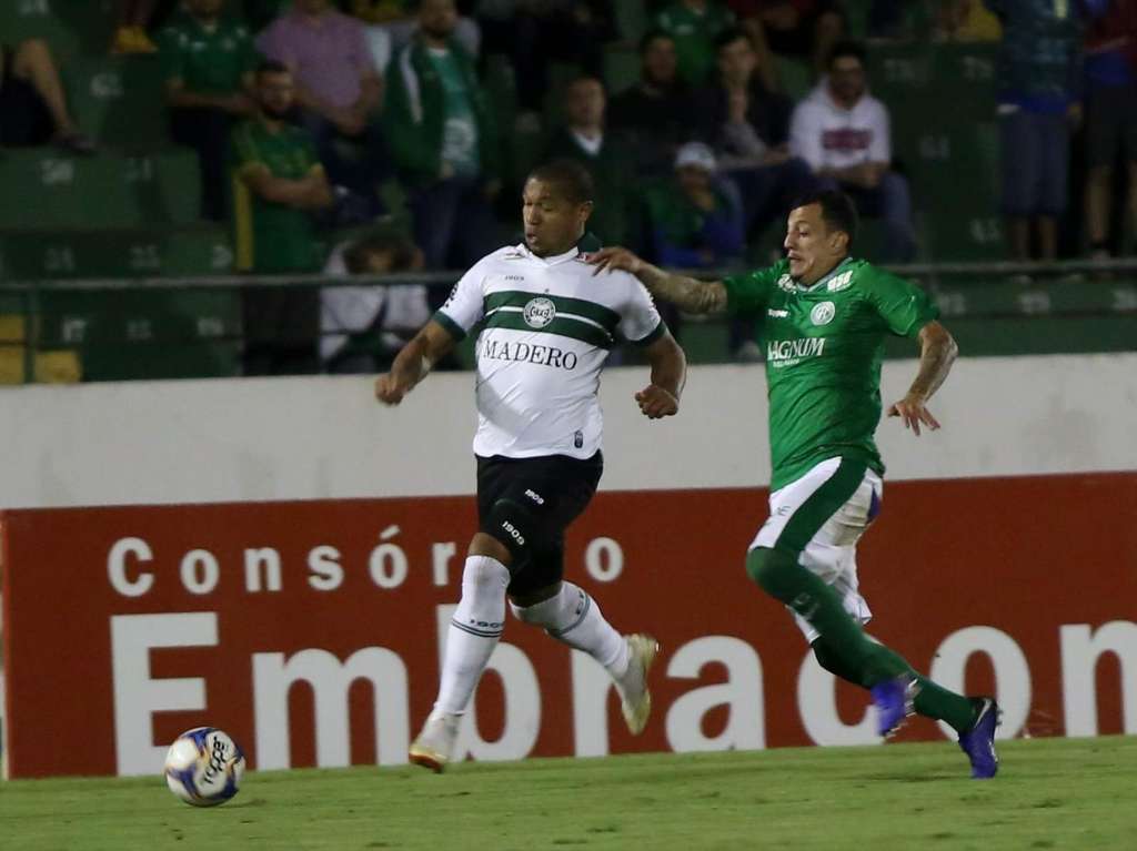 Coritiba e Guarani estão separados por cinco pontos na tabela de classificação