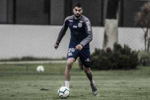 Zagueiro projeta 'sequência muito boa' do Santos e exalta força do time na Vila Belmiro