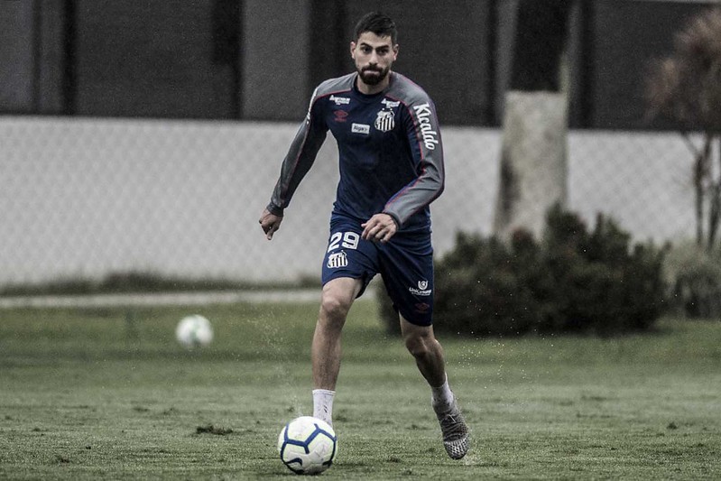 Zagueiro projeta ‘sequência muito boa’ do Santos e exalta força do time na Vila Belmiro