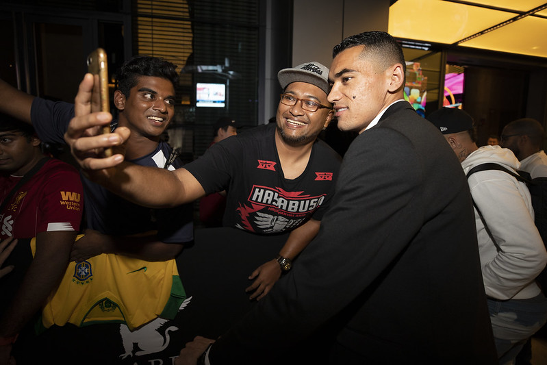 Goleiro do Athletico-PR se destaca em treino e arranca elogio de Neymar: “Pega demais”