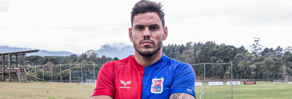 Fabrício tem registro liberado pela FIFA e é regularizado pelo Paraná (Foto: Rui Santos)