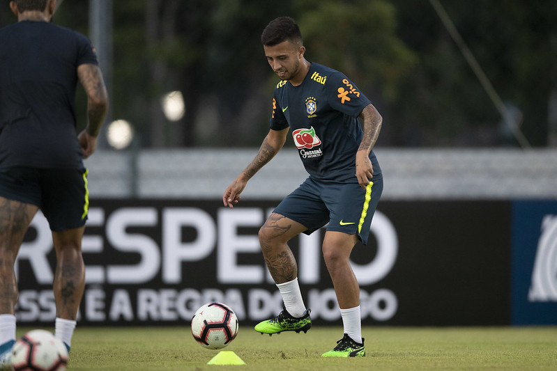 Volante do Grêmio revela surpresa com chamado de Tite: ‘Achei que era a olímpica’